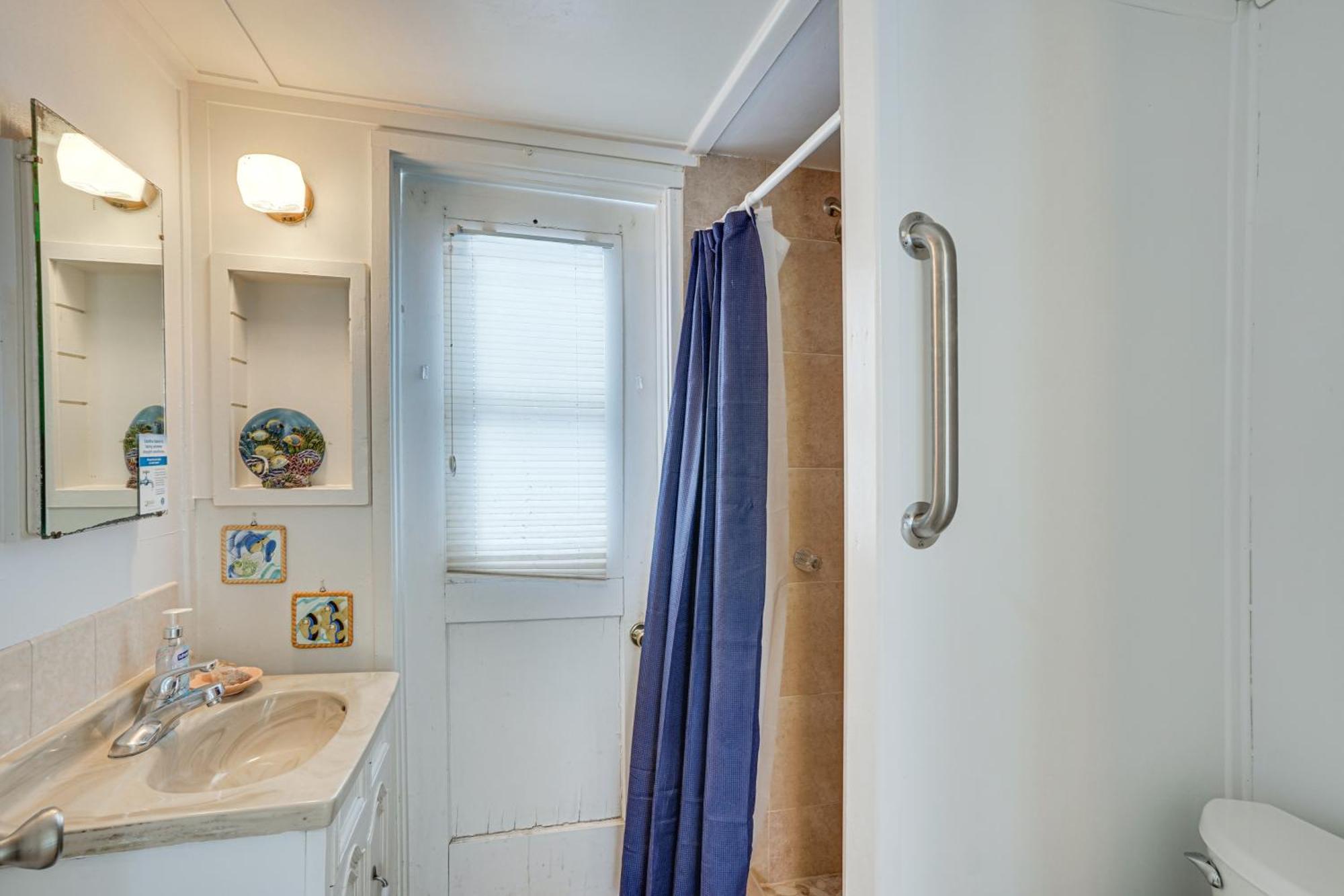 Quaint Avalon Cottage Less Than Half-Mi To Beaches! Exterior photo