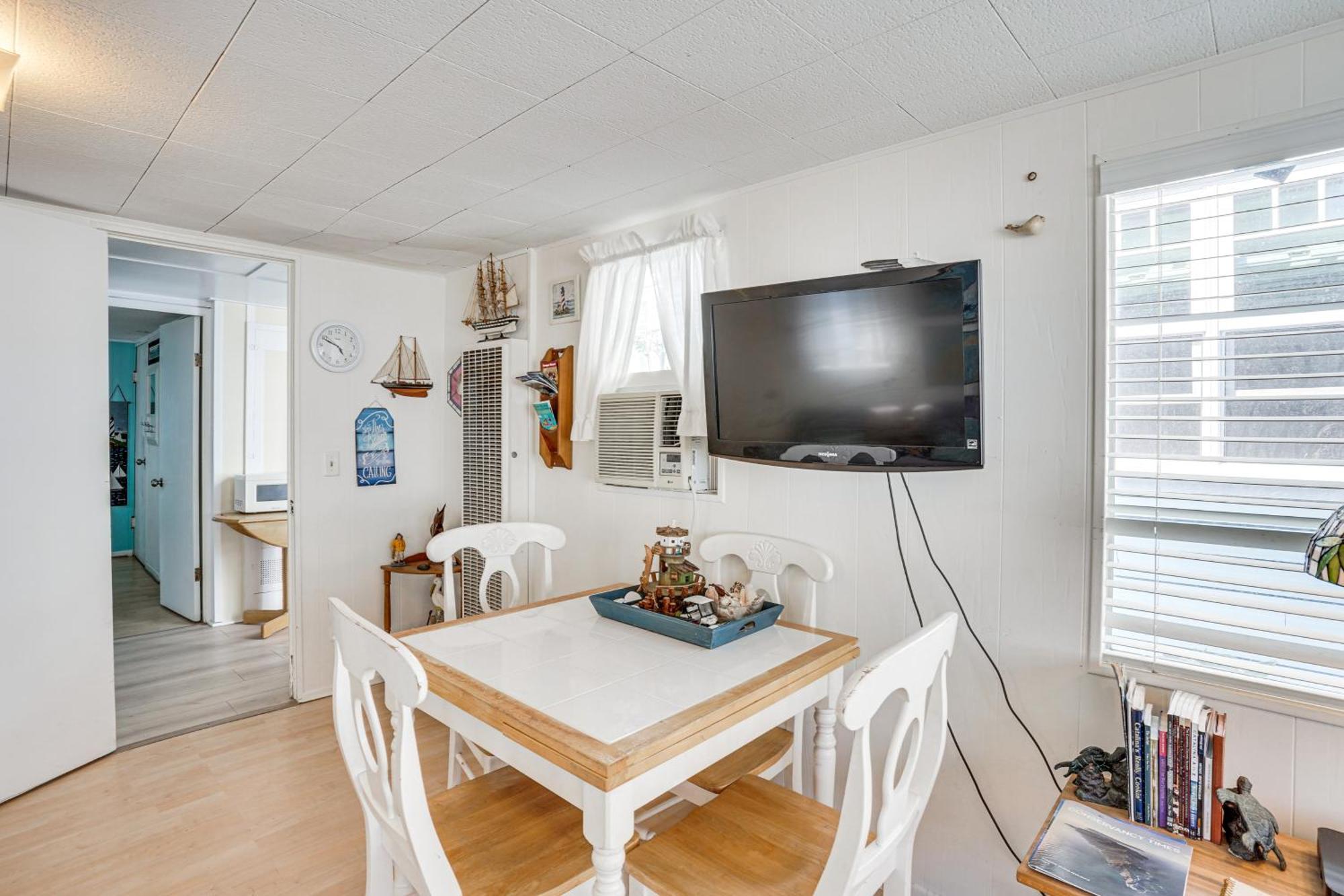 Quaint Avalon Cottage Less Than Half-Mi To Beaches! Exterior photo